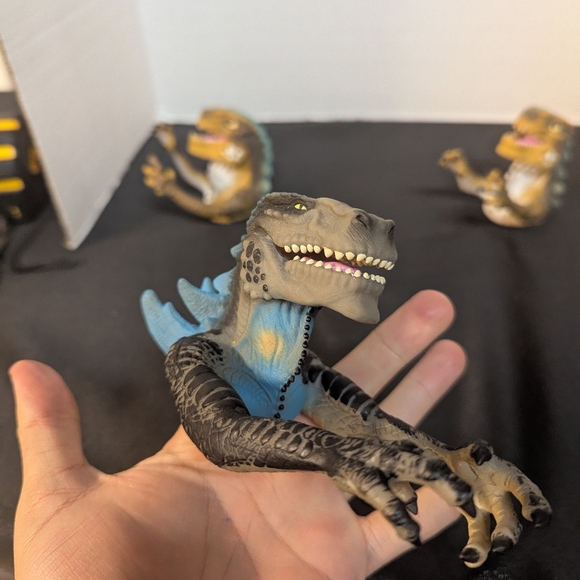 Godzilla Finger Puppets 1998 Toho - Picture 2 of 8